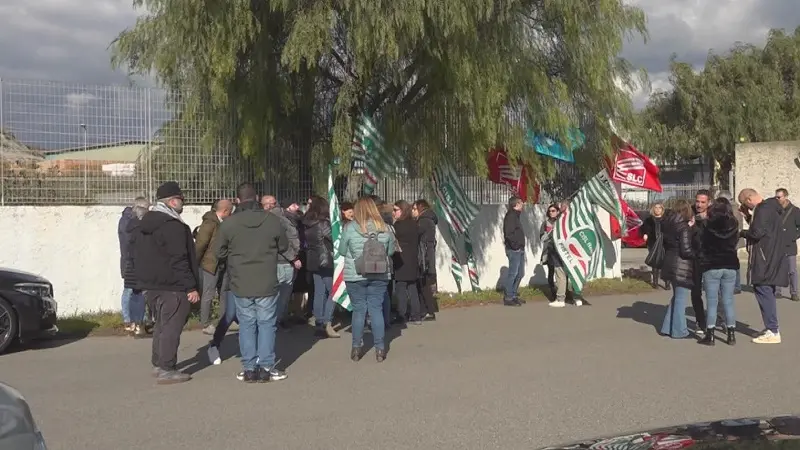 Abramo Customer Care, in sciopero lavoratori a Settingiano - VIDEO