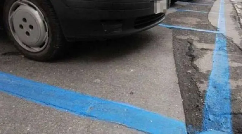 Azione: strisce blu gratuite per veicoli interamente elettrici