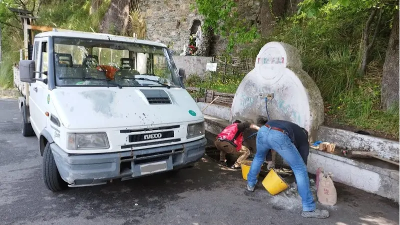 Lavori di ripristino alla storica fontana di Piterà
