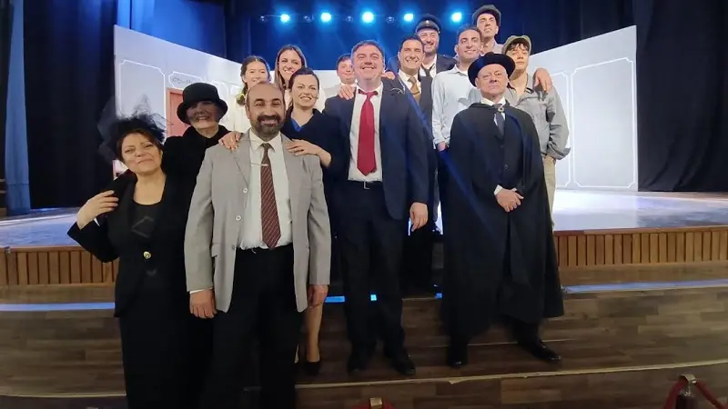 \"Questi Fantasmi\" al Comunale tra applausi ed anticipazioni