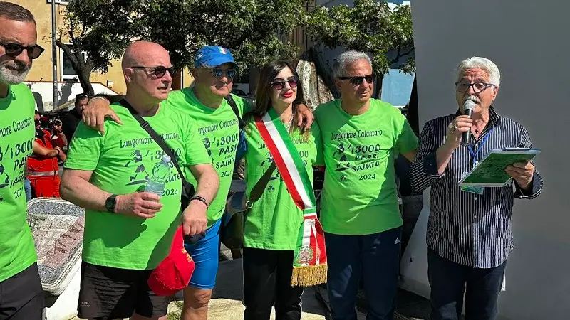 Marea verde sul lungomare per i 3000 passi della salute