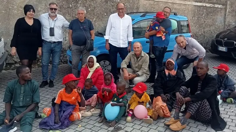 Festa di accoglienza per due famiglie africane a Cortale