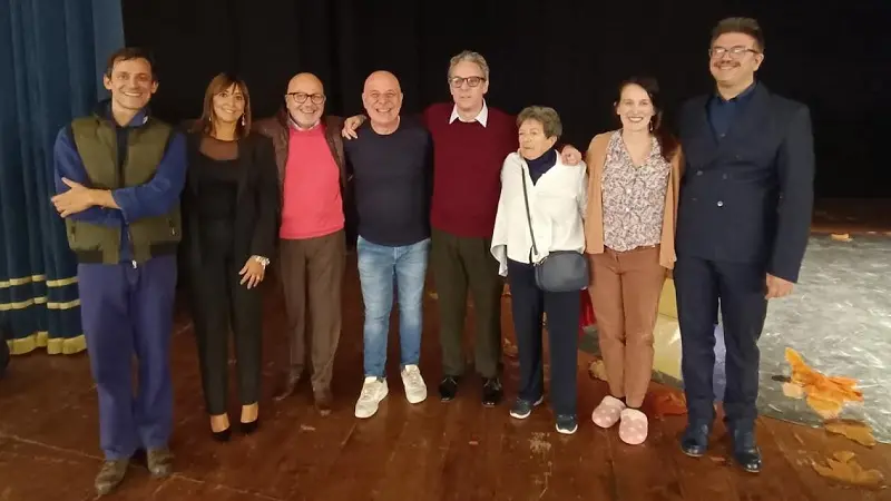 \"Meno di due\" sul palco, infinita generosità per i più fragili