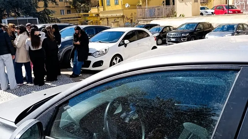 Terremoto, Codacons: \"Punto di raccolta occupato da auto Anas\"