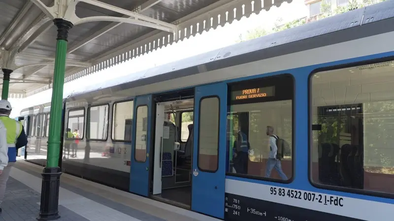 Diverse ore per la prima verifica sui binari della nuova metro - VIDEO