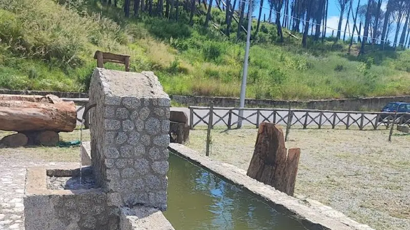 Siano: riattivata fontana pubblica davanti al Bosco Li Comuni