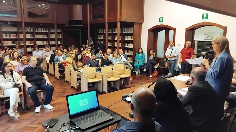 Un piccolo 'esercito' di comunali impegnati nelle operazioni di voto