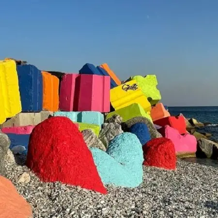 Lobello e Polimeni: \"Completato il restauro dei cubi colorati di Sirelli al porto di Catanzaro\"