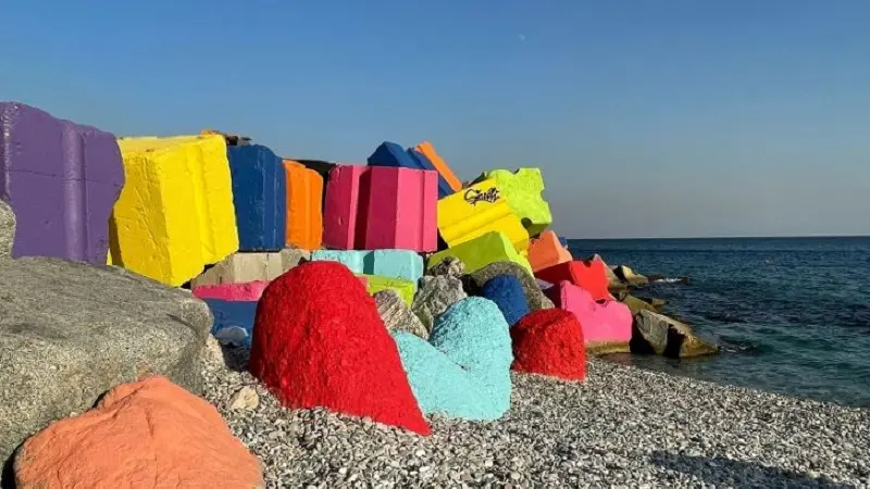 Lobello e Polimeni: \"Completato il restauro dei cubi colorati di Sirelli al porto di Catanzaro\"