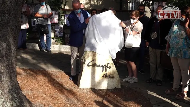 Gagliano dedica una stele all'amato e compianto don Dino Piraino - VIDEO