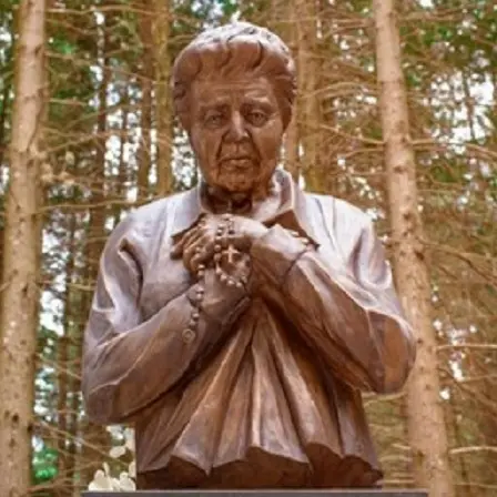 Taverna, busto di bronzo dedicato alla mistica Natuzza Evolo