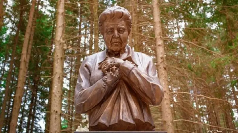 Taverna, busto di bronzo dedicato alla mistica Natuzza Evolo