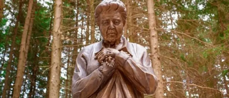 Taverna, busto di bronzo dedicato alla mistica Natuzza Evolo