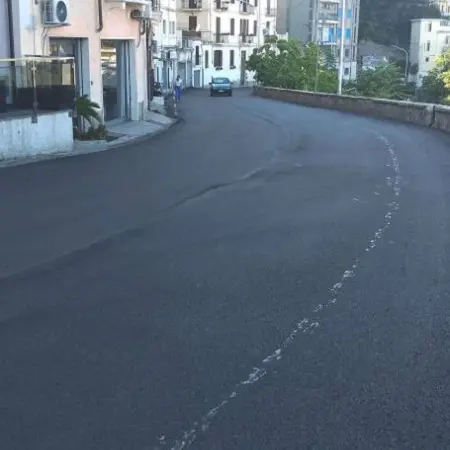 Nuovo manto stradale su via Italia; ora via Piave