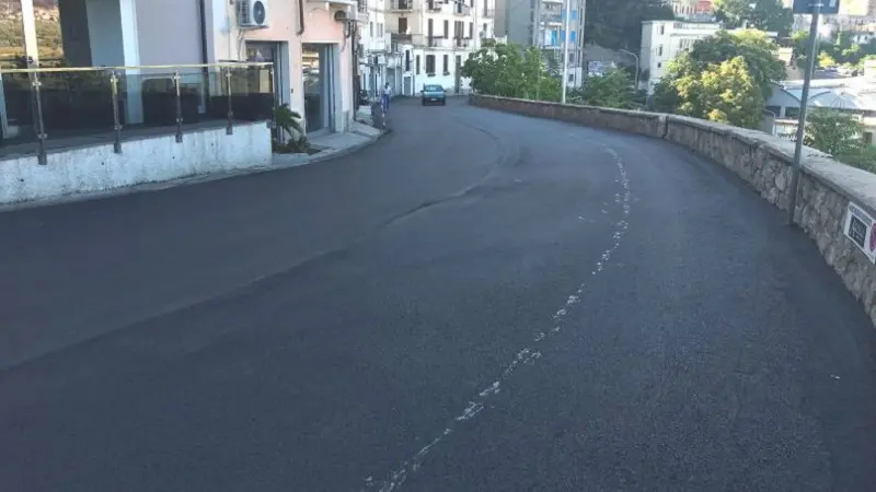 Nuovo manto stradale su via Italia; ora via Piave