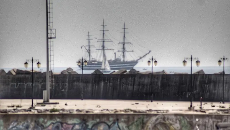 FOTONOTIZIA - L' Amerigo Vespucci transita sul mare di Catanzaro