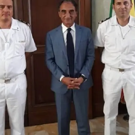 Ufficio circondariale marittimo, Abramo riceve Lettieri e Surace