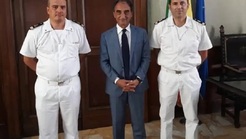 Ufficio circondariale marittimo, Abramo riceve Lettieri e Surace