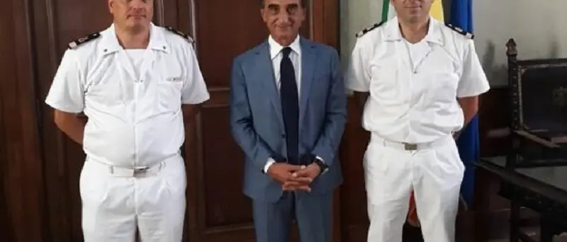 Ufficio circondariale marittimo, Abramo riceve Lettieri e Surace