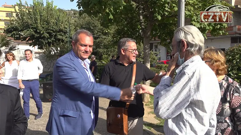 Zagarise, arringa di de Magistris per il 'cambiamento epocale' - VIDEO