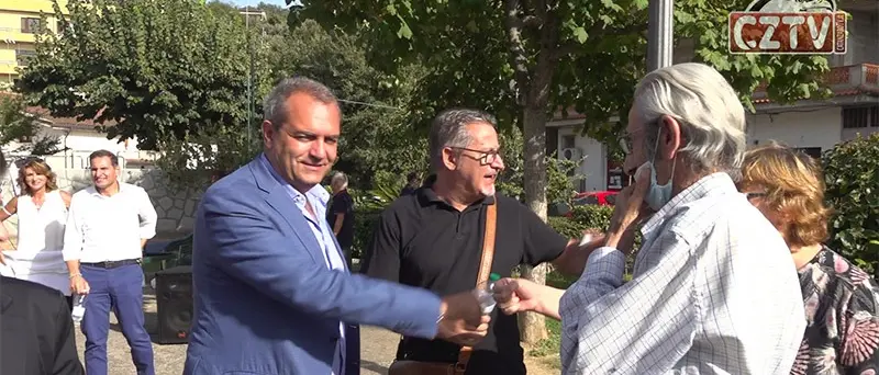 Zagarise, arringa di de Magistris per il 'cambiamento epocale' - VIDEO