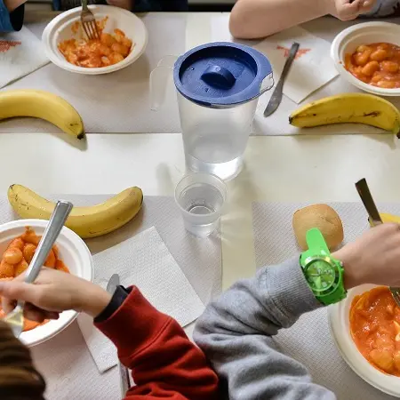 Tropea, tempo pieno senza mensa scolastica: da 4 mesi famiglie costrette a soluzioni di fortuna\n