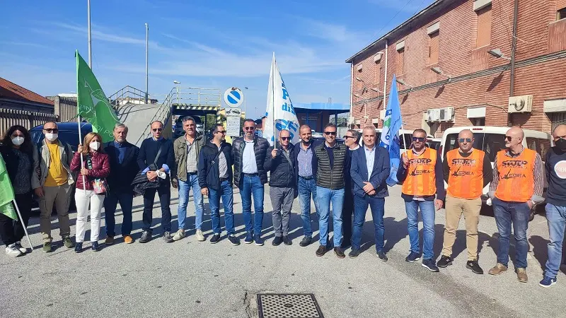 Aggressioni alla Polfer: protesta sindacati di Polizia alla stazione di Lamezia