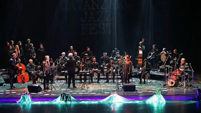 Come un pozzo vuoto: una cruda storia di violenza al Politeama