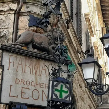 Il 'Leone' della farmacia torna a ruggire su Corso Mazzini