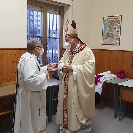 Quartiere Corvo, il corteo d'insediamento per mons. Maniago - VIDEO
