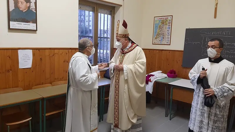 Quartiere Corvo, il corteo d'insediamento per mons. Maniago - VIDEO