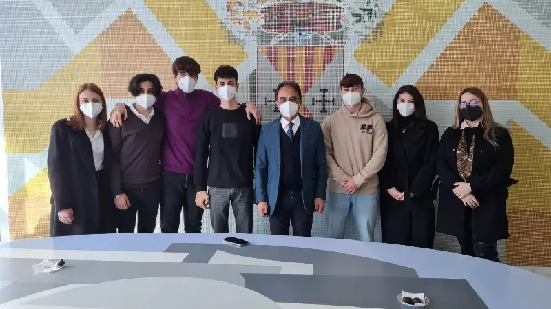 Delegazione di studenti incontra Abramo per problematiche Covid