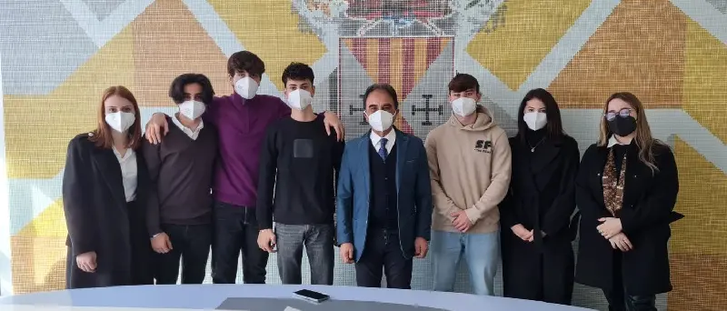 Delegazione di studenti incontra Abramo per problematiche Covid