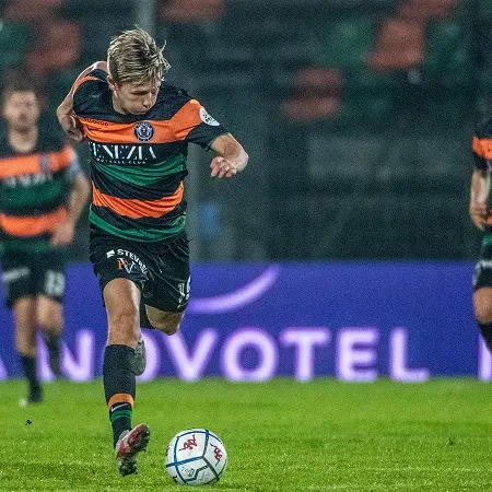 Uesse, dal Venezia in prestito il giovane centrocampista Bjarkason