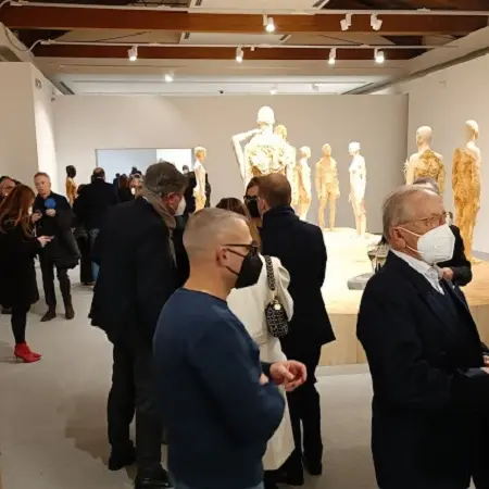 Marca, inaugurata mostra \"Autarkeia II\" dello scultore Demetz
