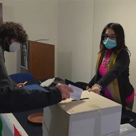 Gli iscritti al PD suggellano Nicola Irto segretario regionale - VIDEO