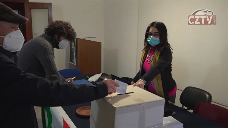 Gli iscritti al PD suggellano Nicola Irto segretario regionale - VIDEO