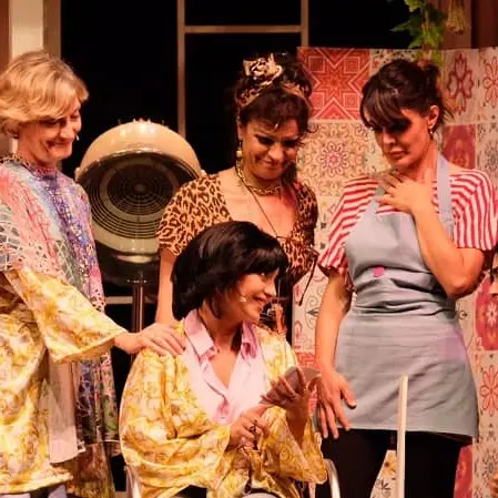 Al Politeama \"Fiori d'acciaio\", salone di bellezza con cast stellare