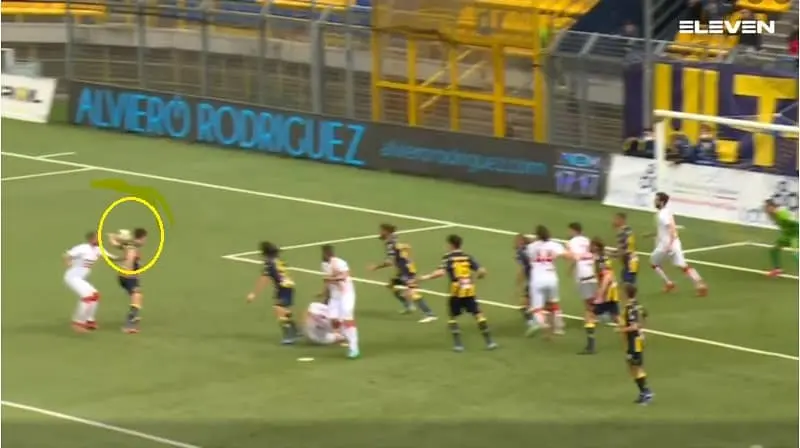Aquile in 10 per un tempo al 'Menti': prezioso Biasci-gol - VIDEO