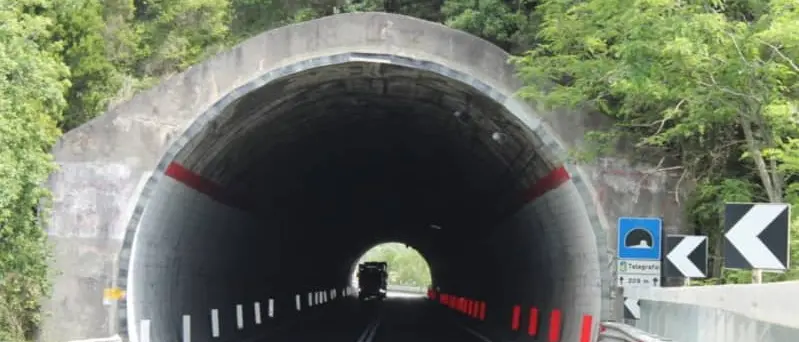 Variante SS 106, tre milioni per illuminare gallerie al buio