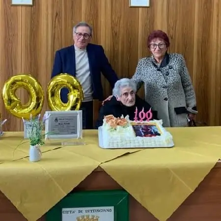 Settingiano, auguri a nonna Maria splendida centenaria