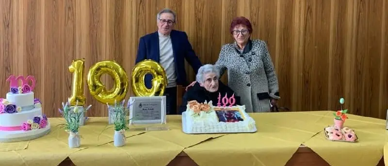 Settingiano, auguri a nonna Maria splendida centenaria
