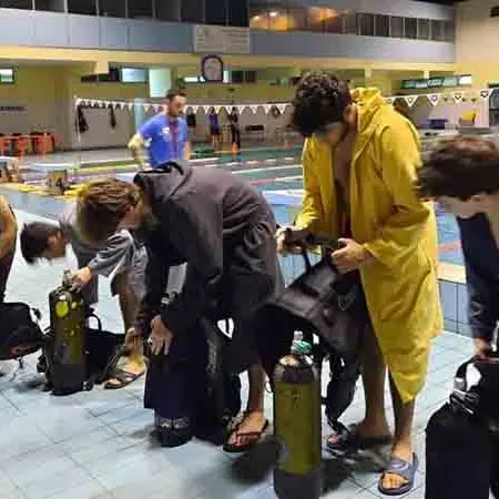 Lezioni di subacquea per il Nautico del Petrucci-Ferraris-Maresca