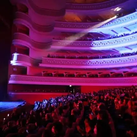 Graditissima la 'versione' di Fiorella al pubblico del Politeama