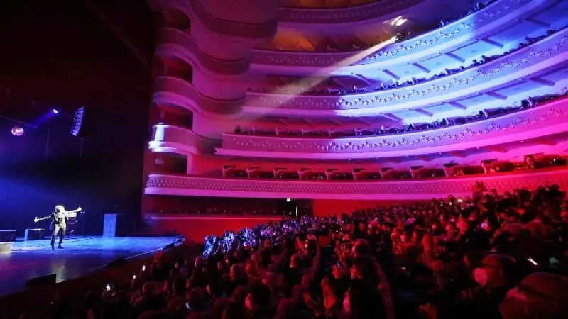 Graditissima la 'versione' di Fiorella al pubblico del Politeama