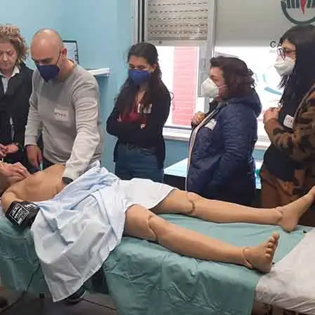Infermieri, corsi con simulazioni su manichino di ultima generazione