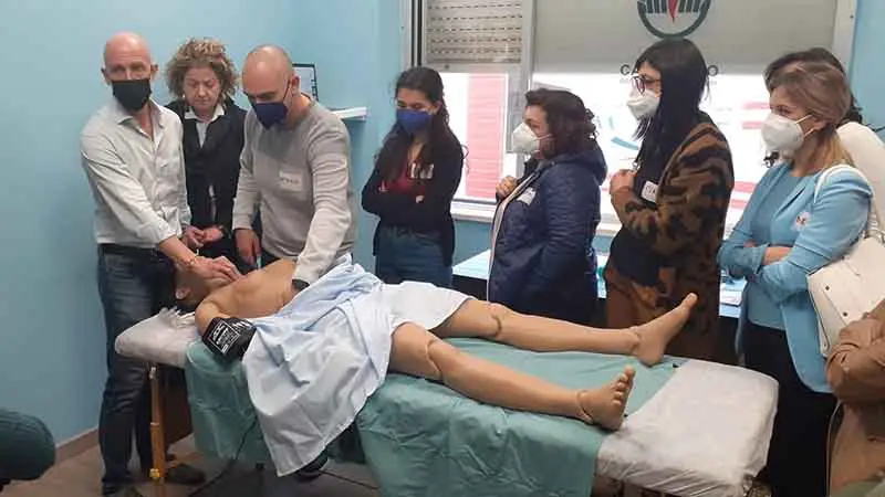 Infermieri, corsi con simulazioni su manichino di ultima generazione