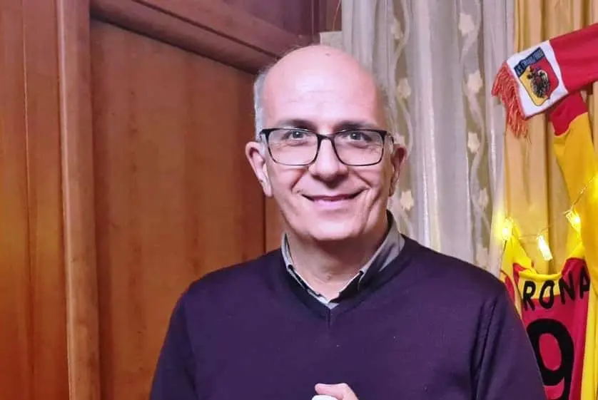 \"Catanzaro laboratorio contro governo di banche e guerre\"