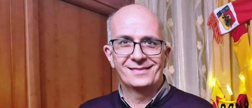 \"Catanzaro laboratorio contro governo di banche e guerre\"