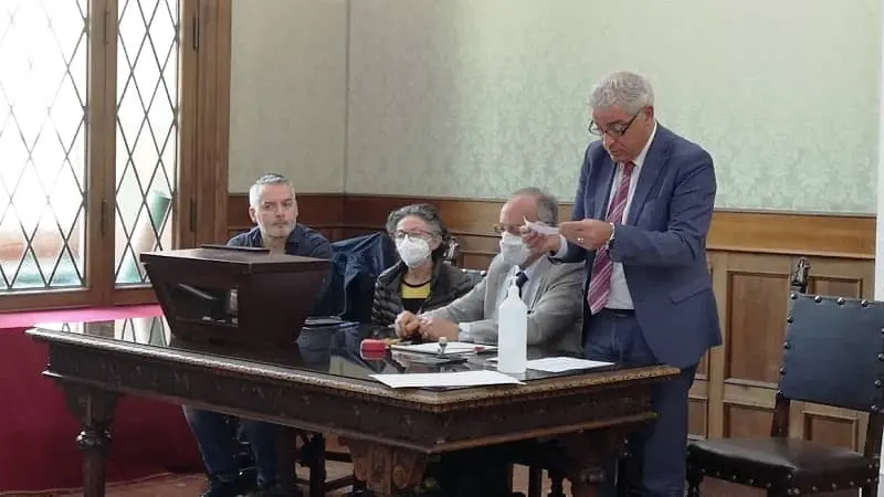 Sorteggio schede elettorali: primo Campo, sesto Fiorita